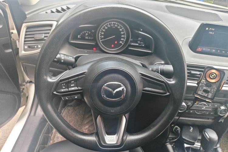 Used Mazda 3 Axela 2017 Sedan 1.5L Automatic Luxury Model Emission Standard China V Steering Wheel