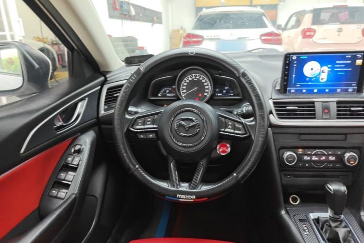 Used Mazda 3 Axela 2017 Sedan 1.5L Automatic Luxury Model Emission Standard China V Steering Wheel