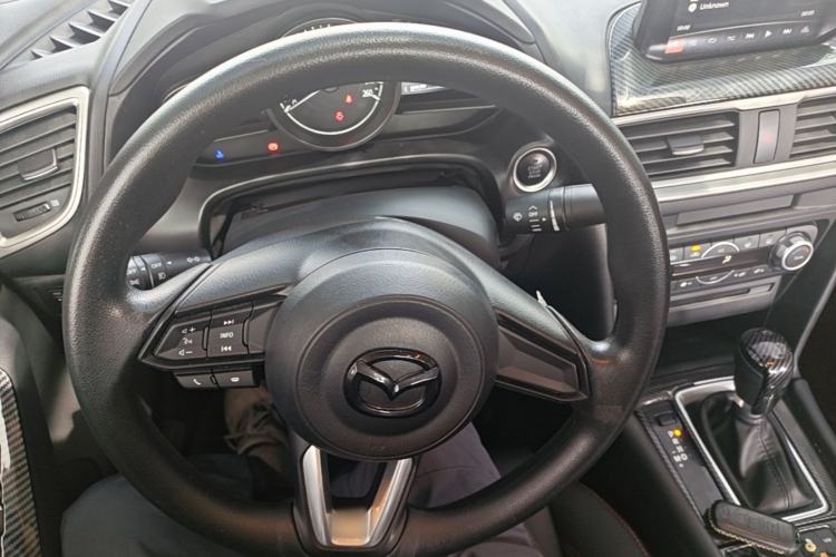 Used Mazda 3 Axela 2017 Sedan 1.5L Automatic Luxury Model Emission Standard China V Steering Wheel