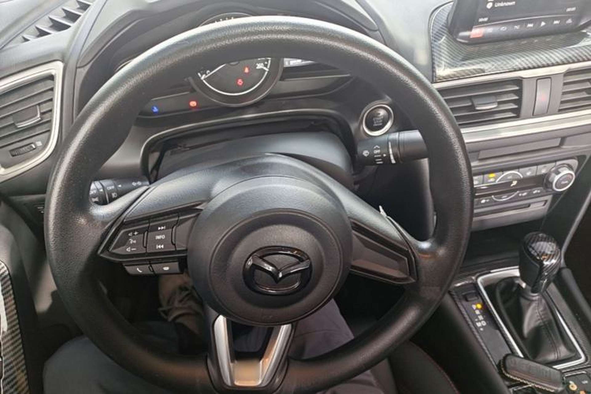 Used Mazda 3 Axela 2017 Sedan 1.5L Automatic Luxury Model Emission Standard China V Steering Wheel