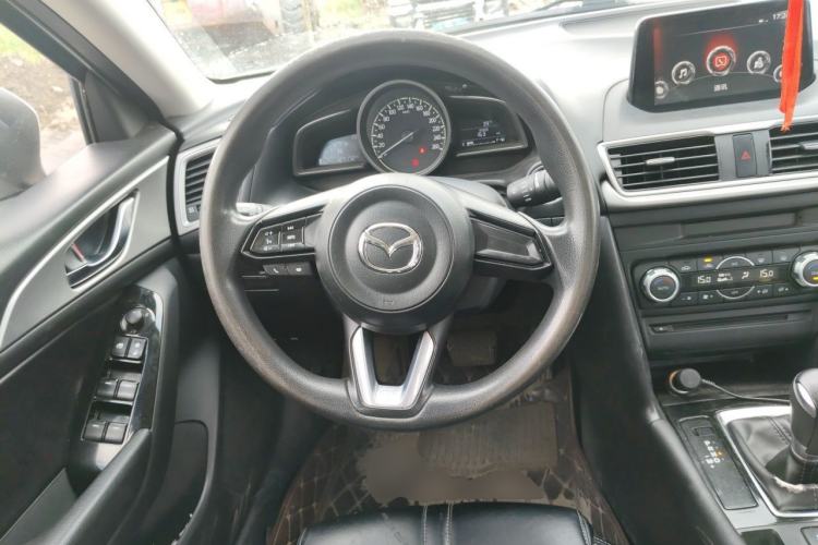 Used Mazda 3 Axela 2017 Sedan 1.5L Automatic Luxury Model Emission Standard China V Steering Wheel