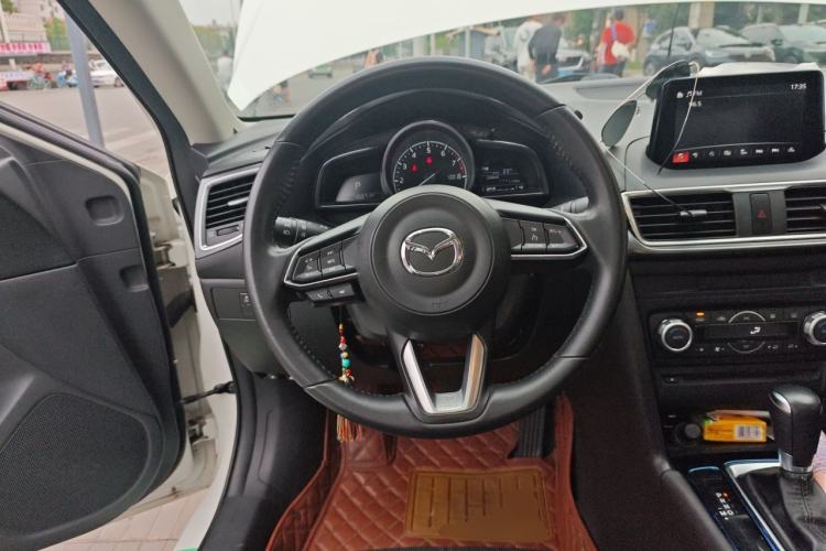 Used Mazda 3 Axela 2017 Sedan 2.0L Automatic Flagship Model China V Standard Steering Wheel