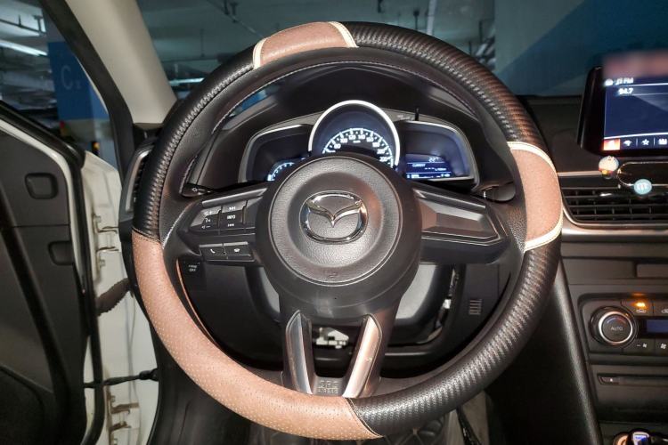 Used Mazda 3 Axela 2017 Sedan 1.5L Automatic Luxury Model Emission Standard China V Steering Wheel