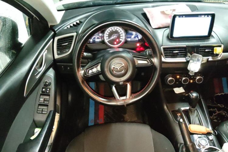 Used Mazda 3 Axela 2017 Sedan 1.5L Automatic Comfort Model Emission Standard China V Steering Wheel