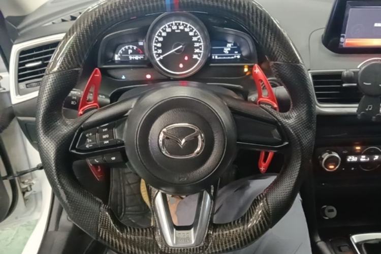 Used Mazda 3 Axela 2017 Sedan 1.5L Automatic Luxury Model Emission Standard China V Steering Wheel