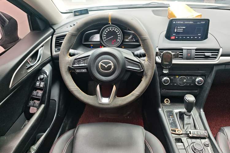 Used Mazda 3 Axela 2017 Sedan 1.5L Automatic Luxury Model China VI Standard Steering Wheel