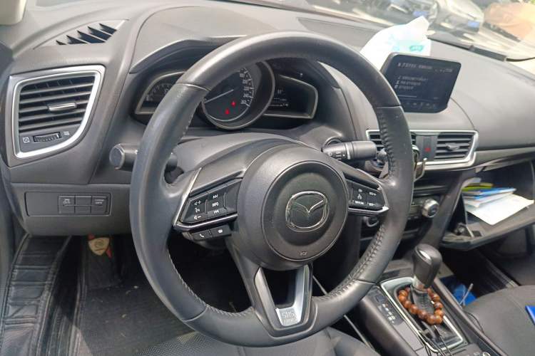 Used Mazda 3 Axela 2017 Sedan 2.0L Automatic Prestige Model China VI Standard Steering Wheel