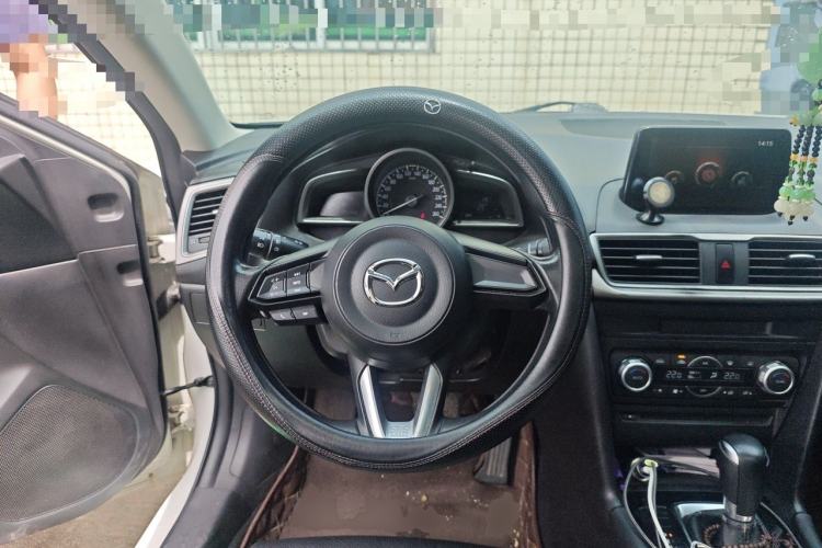 Used Mazda 3 Axela 2017 Sedan 1.5L Automatic Luxury Model Emission Standard China V Steering Wheel