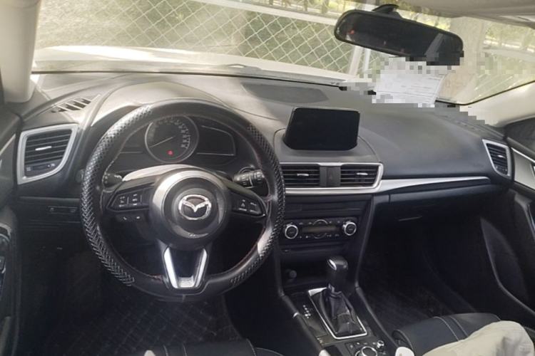 Used Mazda 3 Axela 2017 Hatchback 1.5L Automatic Luxury Model Emission Standard China V Steering Wheel
