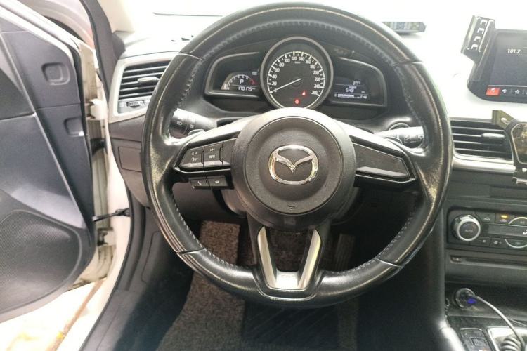 Used Mazda 3 Axela 2017 Hatchback 2.0L Automatic Luxury Model Emission Standard China V Steering Wheel