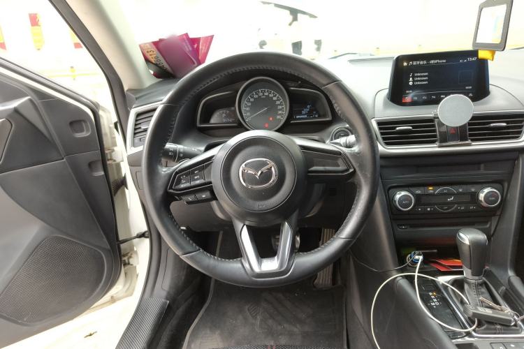 Used Mazda 3 Axela 2017 Hatchback 2.0L Automatic Luxury Model Emission Standard China V Steering Wheel