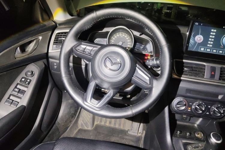 Used Mazda 3 Axela 2017 Sedan 1.5L Manual Comfort Model Emission Standard China V Steering Wheel