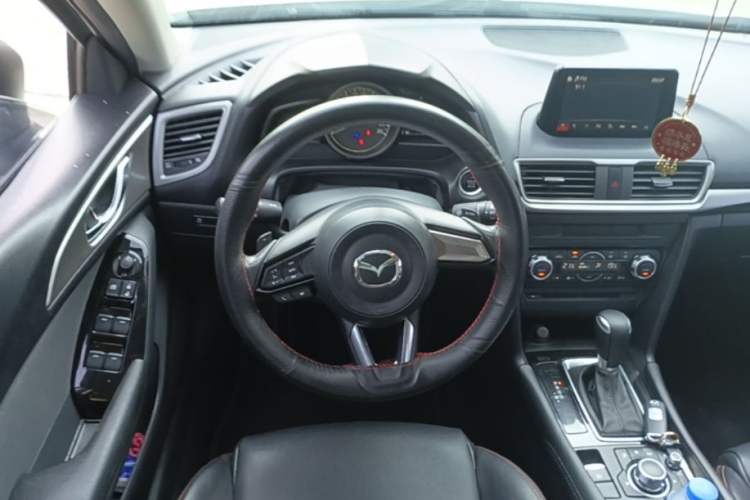 Used Mazda 3 Axela 2017 Hatchback 2.0L Automatic Luxury Model Emission Standard China V Steering Wheel