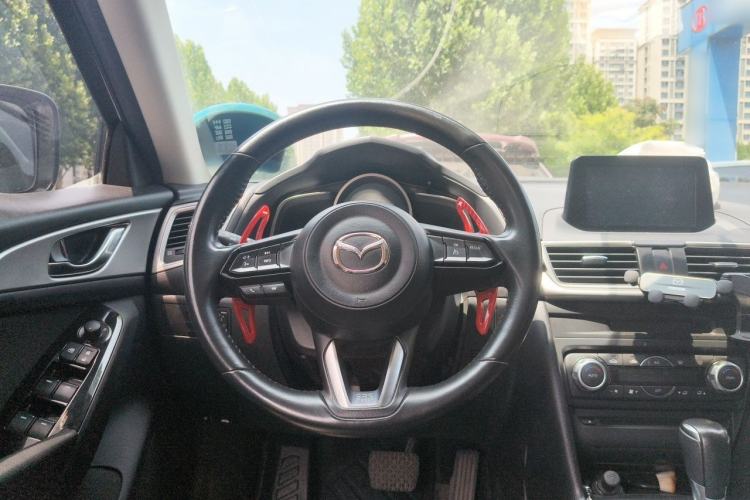 Used Mazda 3 Axela 2017 Hatchback 2.0L Automatic Luxury Model Emission Standard China V Steering Wheel