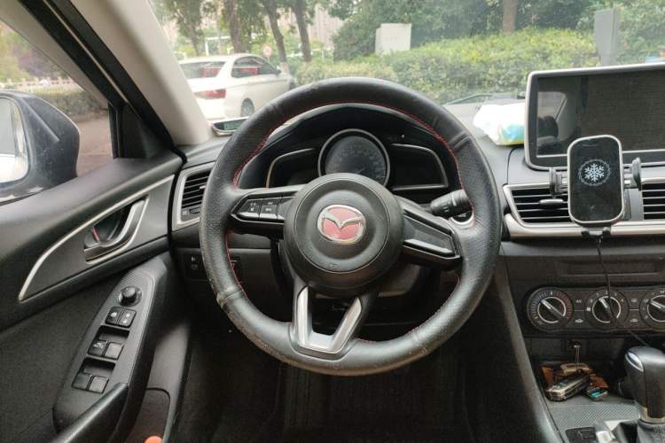 Used Mazda 3 Axela 2017 Sedan 1.5L Automatic Comfort Model Emission Standard China V Steering Wheel