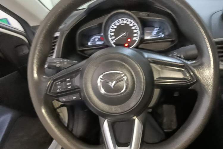 Used Mazda 3 Axela 2017 Sedan 1.5L Automatic Luxury Model Emission Standard China V Steering Wheel