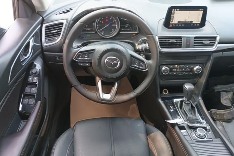 Used Mazda 3 Axela 2017 Hatchback 2.0L Automatic Sport Model China V Emission Standard Steering Wheel