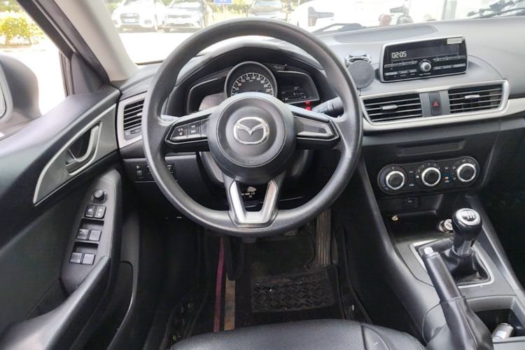 Used Mazda 3 Axela 2017 Sedan 1.5L Manual Comfort Model Emission Standard China V Steering Wheel