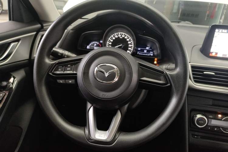 Used Mazda 3 Axela 2017 Sedan 1.5L Automatic Luxury Model Emission Standard China V Steering Wheel
