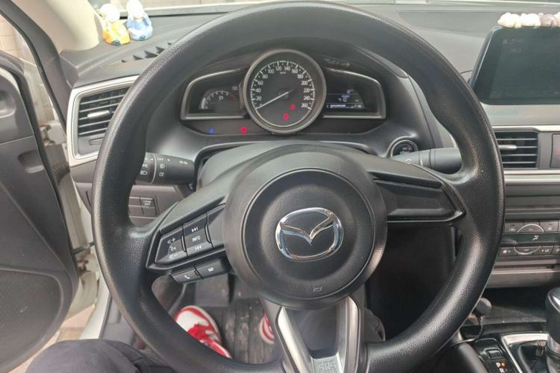 Used Mazda 3 Axela 2017 Sedan 1.5L Automatic Luxury Model Emission Standard China V Steering Wheel