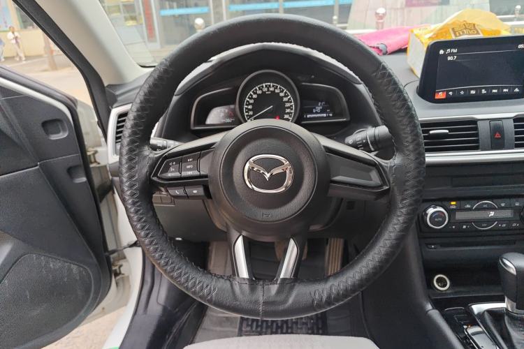 Used Mazda 3 Axela 2017 Sedan 1.5L Automatic Luxury Model Emission Standard China V Steering Wheel