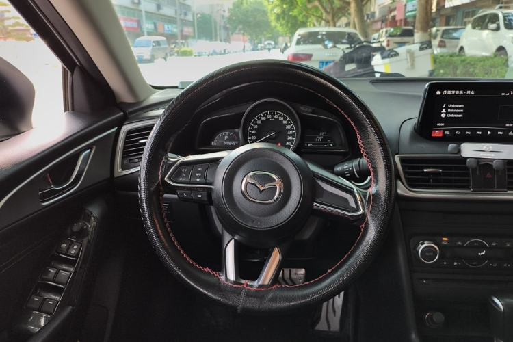 Used Mazda 3 Axela 2017 Sedan 1.5L Automatic Luxury Model Emission Standard China V Steering Wheel