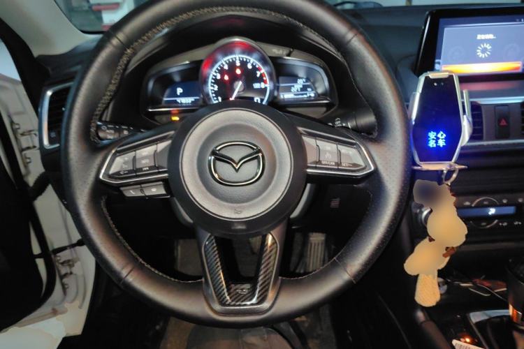 Used Mazda 3 Axela 2017 Sedan 2.0L Automatic Flagship Model China V Standard Steering Wheel