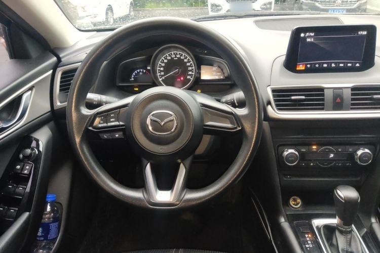 Used Mazda 3 Axela 2017 Sedan 1.5L Automatic Luxury Model China VI Standard Steering Wheel