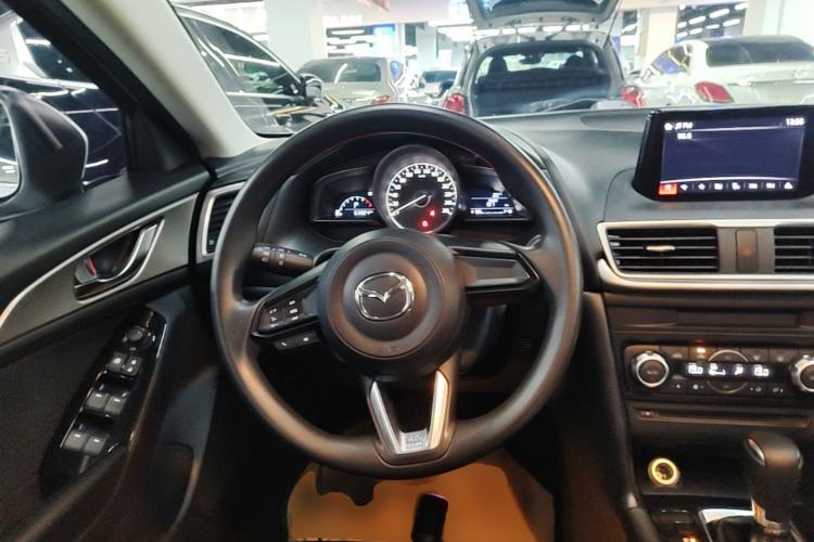 Used Mazda 3 Axela 2017 Hatchback 1.5L Automatic Luxury Model Emission Standard China V Steering Wheel