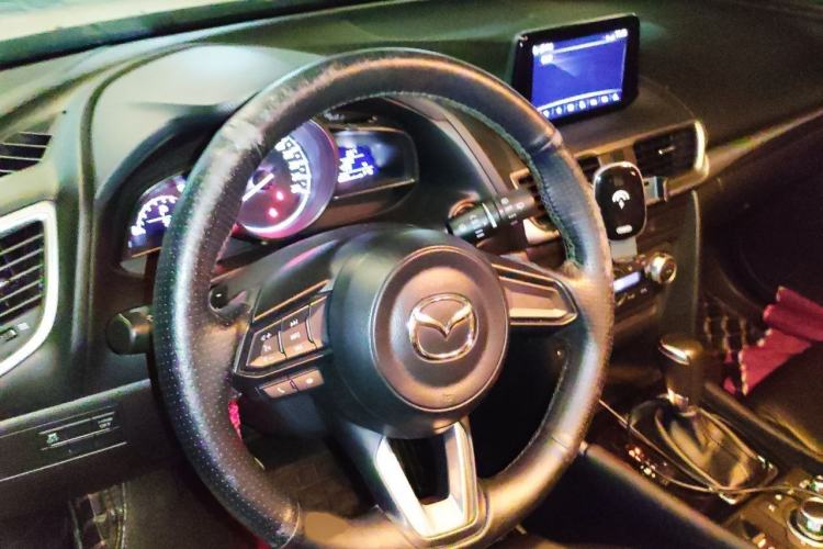 Used Mazda 3 Axela 2017 Hatchback 2.0L Automatic Luxury Model China VI Standard Steering Wheel