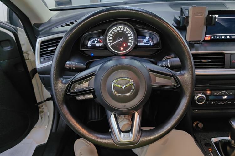 Used Mazda 3 Axela 2017 Sedan 1.5L Automatic Luxury Model Emission Standard China V Steering Wheel