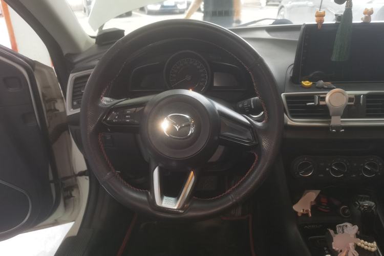 Used Mazda 3 Axela 2017 Sedan 1.5L Automatic Comfort Model Emission Standard China V Steering Wheel