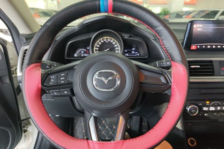 Used Mazda 3 Axela 2017 Hatchback 2.0L Automatic Luxury Model Emission Standard China V Steering Wheel
