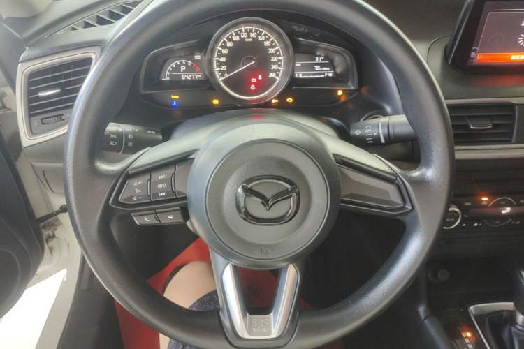 Used Mazda 3 Axela 2017 Sedan 1.5L Automatic Luxury Model Emission Standard China V Steering Wheel