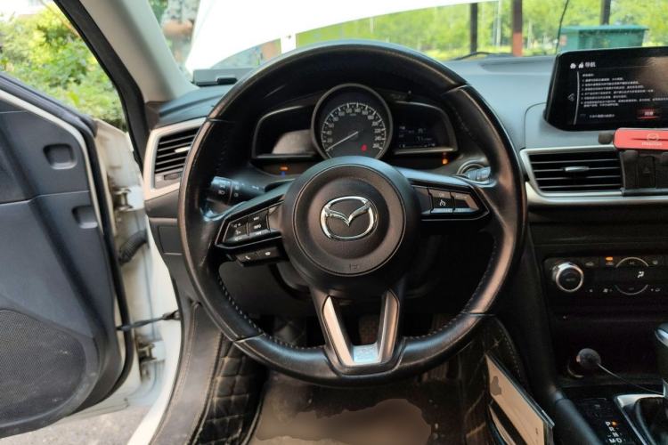 Used Mazda 3 Axela 2017 Hatchback 2.0L Automatic Luxury Model Emission Standard China V Steering Wheel
