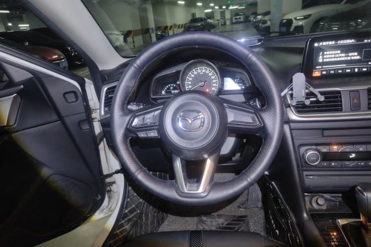 Used Mazda 3 Axela 2017 Sedan 1.5L Automatic Luxury Model Emission Standard China V Steering Wheel
