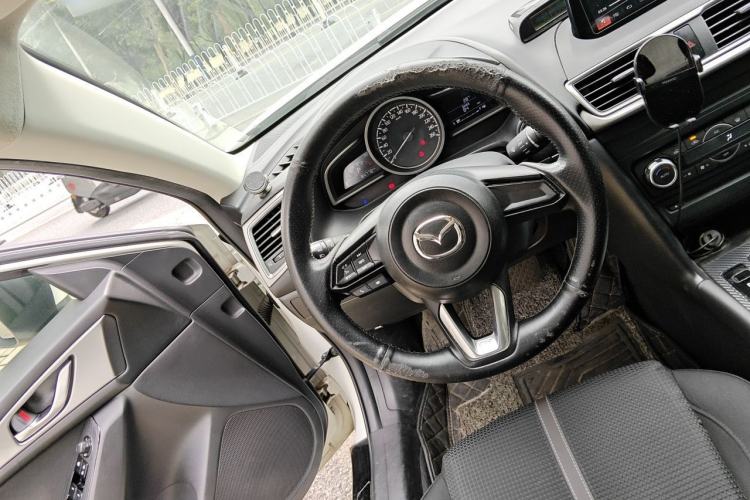 Used Mazda 3 Axela 2017 Sedan 1.5L Automatic Luxury Model Emission Standard China V Steering Wheel