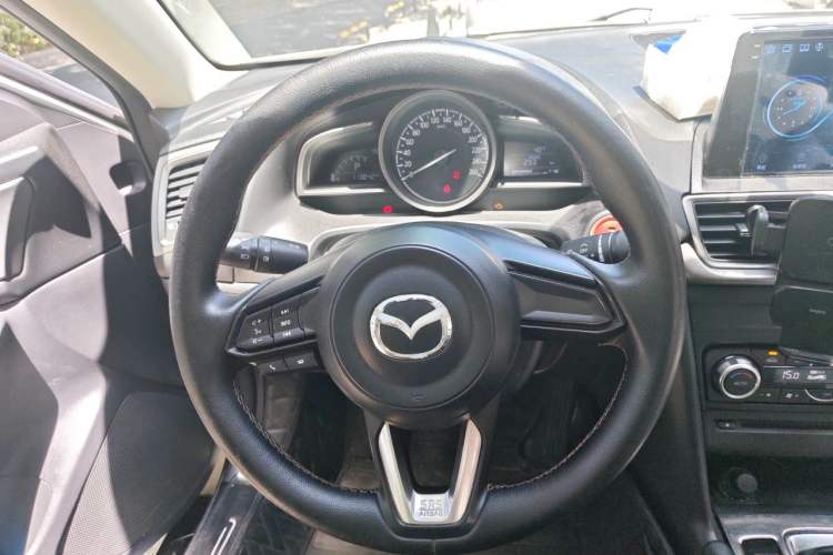 Used Mazda 3 Axela 2017 Sedan 1.5L Automatic Luxury Model Emission Standard China V Steering Wheel