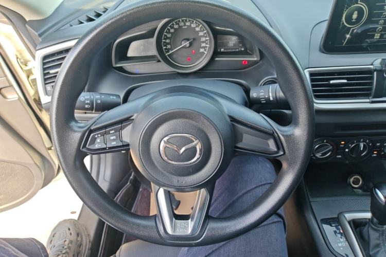 Used Mazda 3 Axela 2017 Sedan 1.5L Automatic Comfort Model Emission Standard China V Steering Wheel