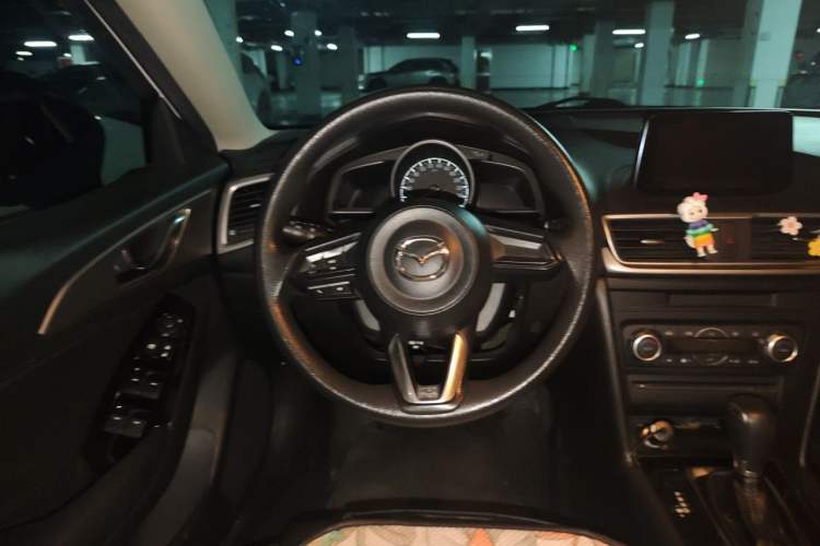 Used Mazda 3 Axela 2017 Sedan 1.5L Automatic Luxury Model Emission Standard China V Steering Wheel