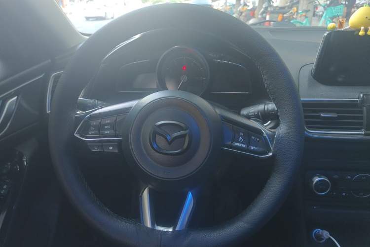 Used Mazda 3 Axela 2017 Hatchback 2.0L Automatic Sport Model China V Emission Standard Steering Wheel