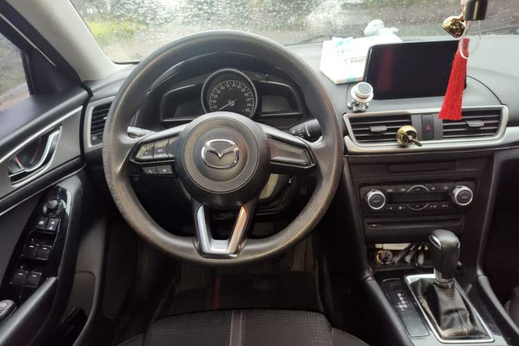 Used Mazda 3 Axela 2017 Sedan 1.5L Automatic Luxury Model Emission Standard China V Steering Wheel