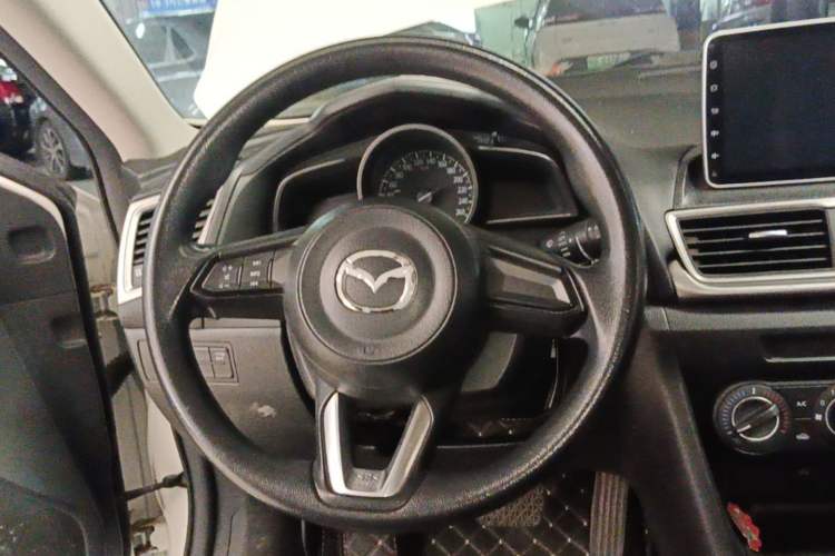 Used Mazda 3 Axela 2017 Hatchback 1.5L Automatic Comfort Model Emission Standard China V Steering Wheel