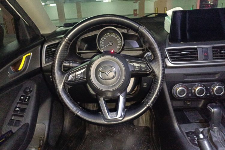 Used Mazda 3 Axela 2017 Sedan 1.5L Automatic Comfort Model Emission Standard China V Steering Wheel
