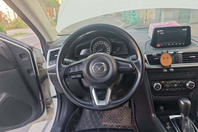 Used Mazda 3 Axela 2017 Sedan 1.5L Automatic Luxury Model Emission Standard China V Steering Wheel