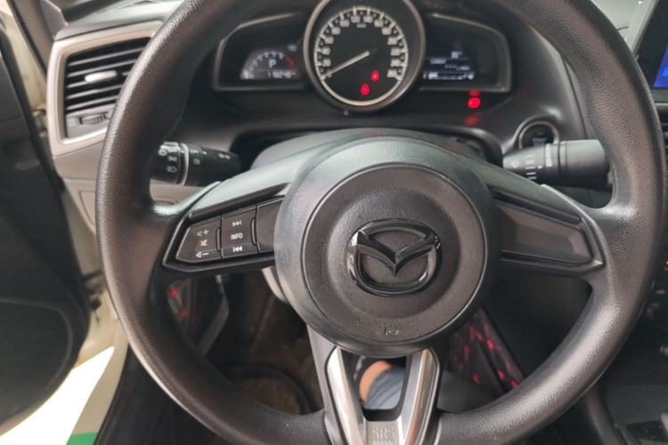 Used Mazda 3 Axela 2017 Sedan 1.5L Automatic Comfort Model Emission Standard China V Steering Wheel