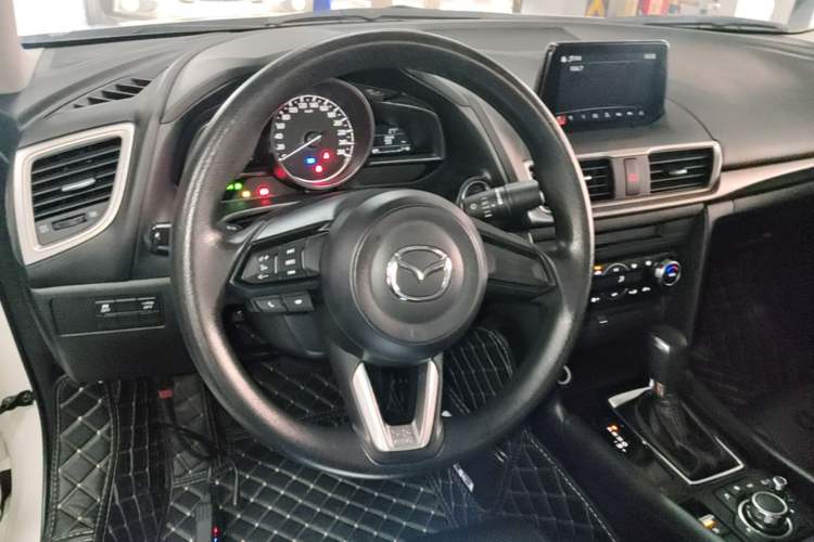 Used Mazda 3 Axela 2017 Sedan 1.5L Automatic Luxury Model Emission Standard China V Steering Wheel