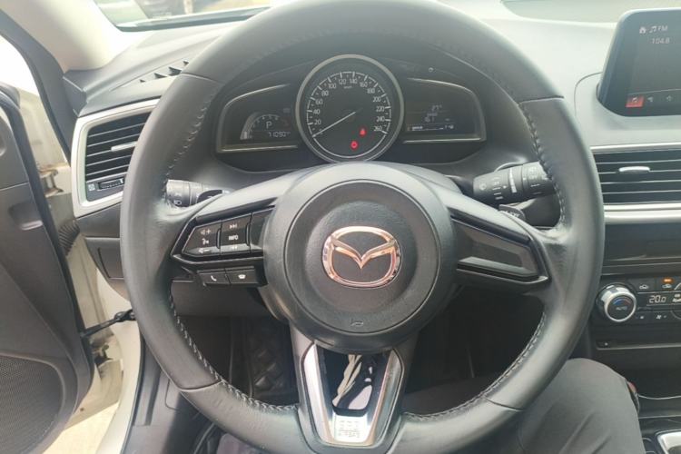 Used Mazda 3 Axela 2017 Hatchback 2.0L Automatic Luxury Model Emission Standard China V Steering Wheel