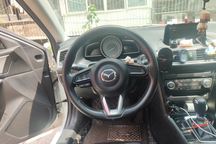 Used Mazda 3 Axela 2017 Sedan 1.5L Automatic Luxury Model Emission Standard China V Steering Wheel