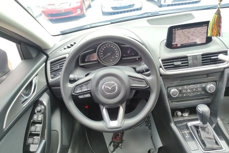 Used Mazda 3 Axela 2017 Hatchback 1.5L Automatic Luxury Model Emission Standard China V Steering Wheel